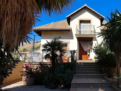 Venta Chalet Loja. Con terraza 360 m²