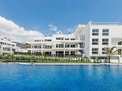 Venta de apartamento en Benahavís de 2 habitaciones con terraza y piscina