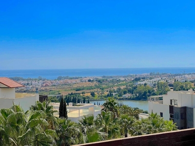Venta de ático con piscina y terraza en Guadalmina (Marbella (Municipio)), Benahavís - Los Flamingos