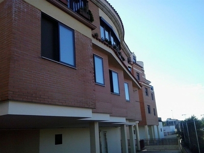 Venta de piso en avenida Patrimonio de la Humanidad de 2 habitaciones con terraza y piscina