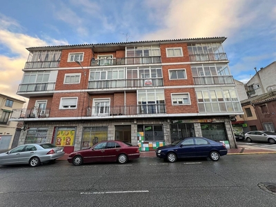 Venta de piso en calle Valladolid de 4 habitaciones con terraza y balcón