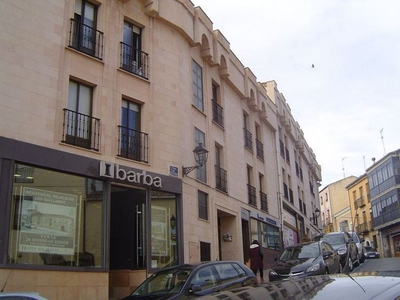 Venta de piso en Centro - Ávila de 4 habitaciones con garaje y ascensor