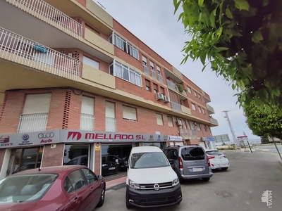 Venta de piso en San Miguel de Salinas de 4 habitaciones con balcón
