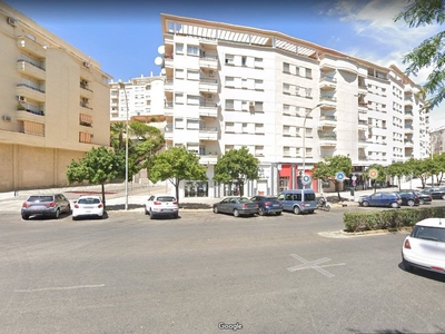 Venta Piso Algeciras. Piso de tres habitaciones Buen estado sexta planta plaza de aparcamiento con terraza