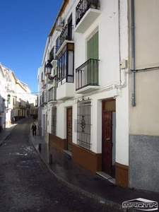 Venta Piso Baena. Piso de tres habitaciones en Calle Amador de los Ríos. Planta baja con terraza