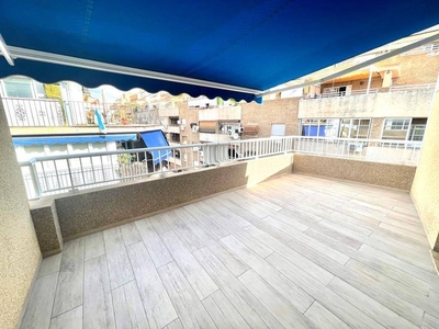 Venta Piso Benidorm. Piso de cuatro habitaciones en ruzafa. Séptima planta con terraza