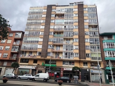 Venta Piso León. Piso de tres habitaciones en Avenida Fernández Ladreda 24. A reformar cuarta planta con terraza
