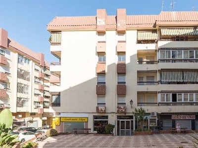 Venta Piso Vélez-Málaga. Piso de cuatro habitaciones Tercera planta con terraza
