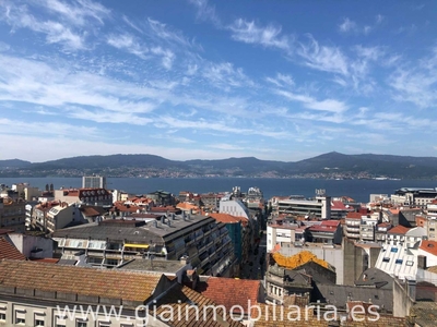 Venta Piso Vigo. Piso de cuatro habitaciones en Calle Ecuador 21. Buen estado séptima planta con terraza