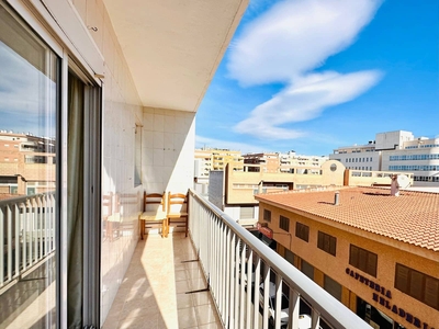 Apartamento en venta en Las Piscinas Naturales, Torrevieja, Alicante