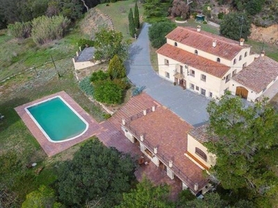 Casa con terreno en Abrera