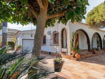 Chalet en venta en La Zenia, Orihuela, Alicante