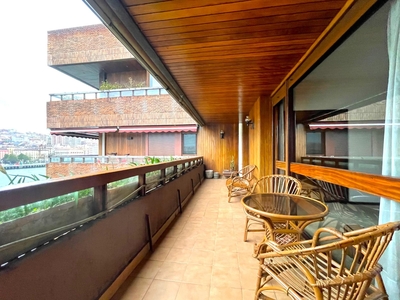 Piso en venta. Piso en muelle de Tomas Olabarri. 2 terrazas,salon-comedor,cocina,comedor,5 hab,3 baños,tendedero,2 plazas de garaje.