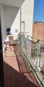 Piso en venta. Se venden conjuntamente 2 pisos contiguos en la zona de Ayuntamiento. Suman 170m2 en un segundo con ascensor.