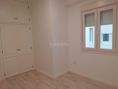 Alquiler apartamento con 2 habitaciones con ascensor y aire acondicionado en Sevilla