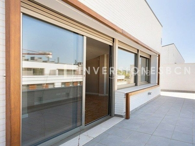 Alquiler casa con 4 habitaciones con parking, piscina, calefacción y aire acondicionado en Sabadell