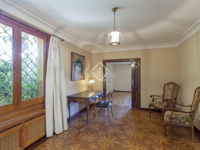 Alquiler chalet villa de 5 dormitorios con terraza de 100 m² en alquiler en una urbanización , valencia en Paterna