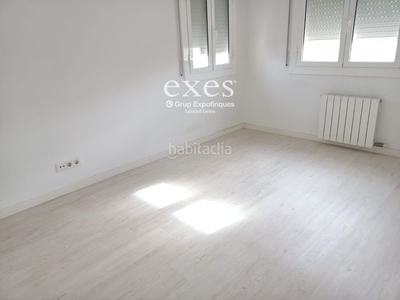 Alquiler piso totalmente reformado de 80 m², salón-comedor con salida a balcón, 3 habitaciones 2 de ellas dobles, cocina independiente, baño completo con plato de ducha, galería, calefacción y ascensor. sin muebles. al lado del mercado de la Creu Alta estación de en Sabadell