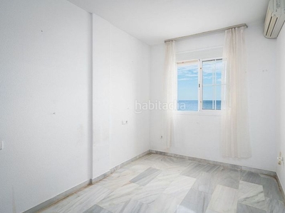 Apartamento con 2 habitaciones con ascensor, aire acondicionado y vistas al mar en Manilva