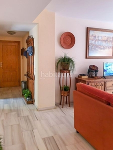 Apartamento con 3 habitaciones amueblado con ascensor, parking, aire acondicionado y vistas al mar en Estepona