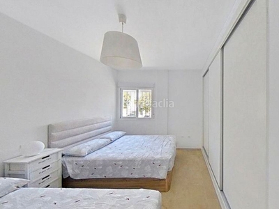 Apartamento ático de 4 dormitorios con impresionantes vistas al puerto en Estepona