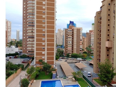Apartamento en zona Levante, cerca de plaza Triangular con piscina y parking comunitarios.
