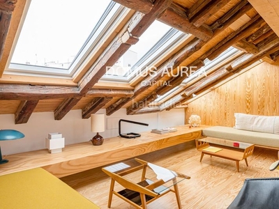 Ático en venta , con 130 m2, 2 habitaciones y 2 baños, ascensor, amueblado, aire acondicionado y calefacción individual. en Madrid