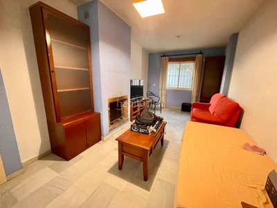 Casa adosada con 3 habitaciones amueblada con parking, calefacción y aire acondicionado en Coria del Río