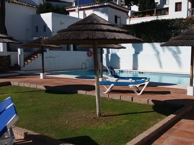 Casa adosada con 3 habitaciones con calefacción, aire acondicionado, vistas al mar y vistas a la montaña en Benahavís