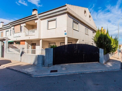 Casa adosada en venta en C/ Orihuela Esq. C/ Calasparra, San Javier ciudad