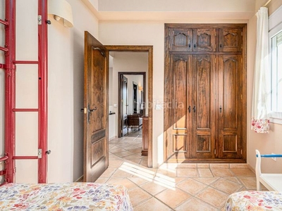Casa pareada de 3 dormitorios con piscina privada en casasola. en Marbella