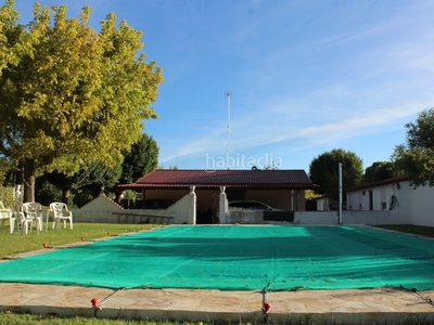 Casa en carretera de colmenar fantastica finca rustica con vivienda en una planta y piscina de obra. en Aranjuez
