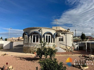 Chalet en venta en San Luis, Torrevieja, Alicante