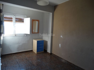 Piso con 3 habitaciones con aire acondicionado en Silla