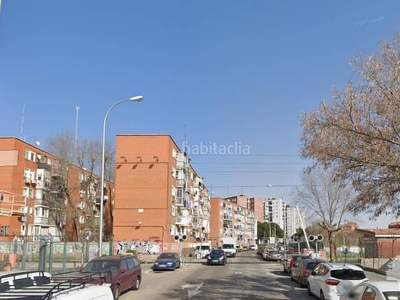 Piso cuarto con 3 habitaciones, calefacción y terraza en Madrid