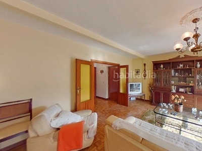 Piso disponible, ¡se vende!! bonito piso de tres habitaciones en la zona de San Fermín en Madrid