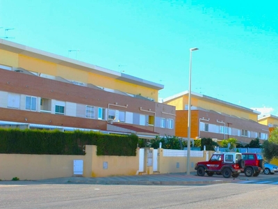 Venta Casa pareada en Avenida Mediterráneo Benicarló. Muy buen estado plaza de aparcamiento con terraza calefacción central 212 m²