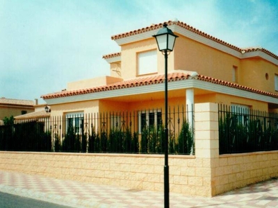 Venta Casa unifamiliar Chinchilla de Monte-Aragón. Con terraza
