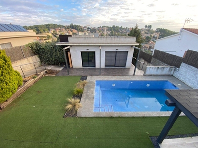 Venta Casa unifamiliar Rubí. Con terraza 233 m²