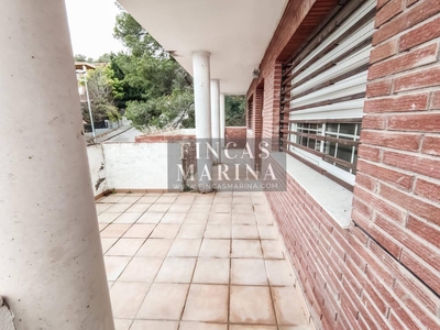 Venta Chalet en Carrer Túria Begues. Con terraza 268 m²