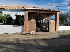 Casa con terreno en El Carpio