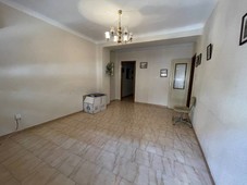 Venta Piso Linares. Piso de cuatro habitaciones en Calle Baños. A reformar primera planta con balcón