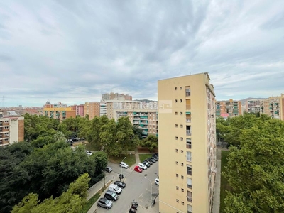 Alquiler apartamento con 3 habitaciones con ascensor, calefacción y aire acondicionado en Barcelona