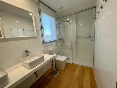 Alquiler apartamento con 3 habitaciones con ascensor, parking, piscina, aire acondicionado y vistas al mar en Mijas