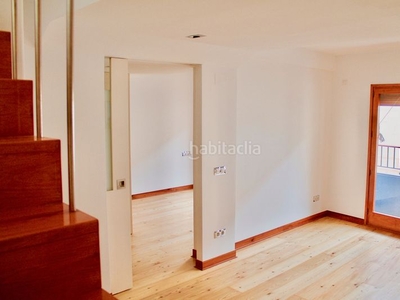 Alquiler ático con 3 habitaciones con ascensor, calefacción y aire acondicionado en Girona