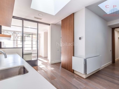 Alquiler casa amplio chalet unifamiliar amueblado de 325 m2, 5 habitaciones, terraza y jardín con piscina. en Madrid