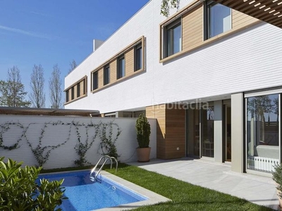 Alquiler casa en ronda jean monnet 180 casa con 4 habitaciones con piscina, calefacción y aire acondicionado en Sabadell