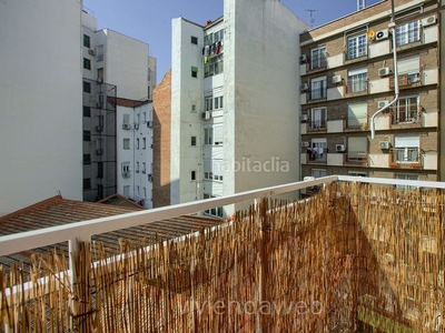 Alquiler piso apartamento sin amueblar luminoso 4 planta a patio enorme de manzana ponzano en Madrid