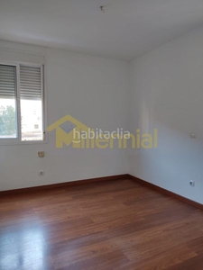 Alquiler piso con 3 habitaciones con aire acondicionado en Sevilla