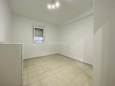 Alquiler piso con 3 habitaciones en El Torrejón - El Cerezo Sevilla